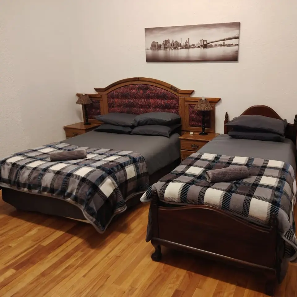 Huis main bedroom
